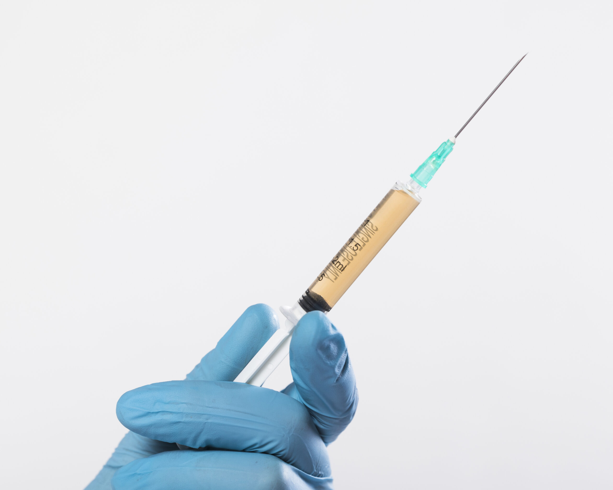 photo:https://ru.freepik.com/free-photo/close-up-hand-holding-medical-syringe_6844061.htm#fromView=keyword&page=3&position=17&uuid=3b46639f-4b70-4577-9579-d413f14b264f&query=%D0%A3%D0%BA%D0%BE%D0%BB%D0%BE%D0%B2